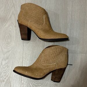 UGG Charlotte Ankle Textured Tan Heeled Boots